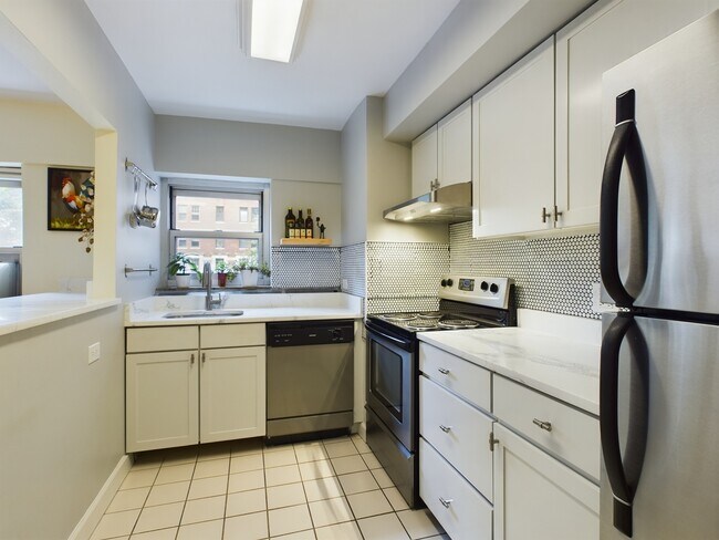 Building Photo - 4980 N Marine Dr