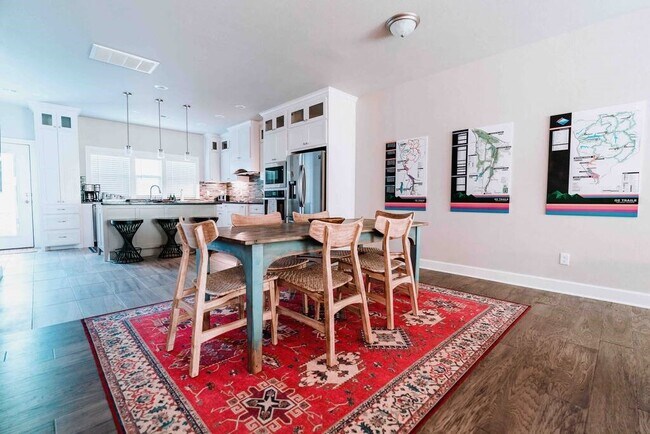 Building Photo - 406 NW Retreat Ln