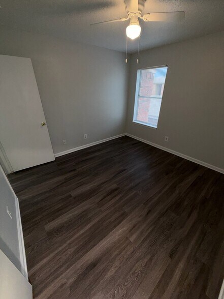 Building Photo - 2701 Green Oaks Rd
