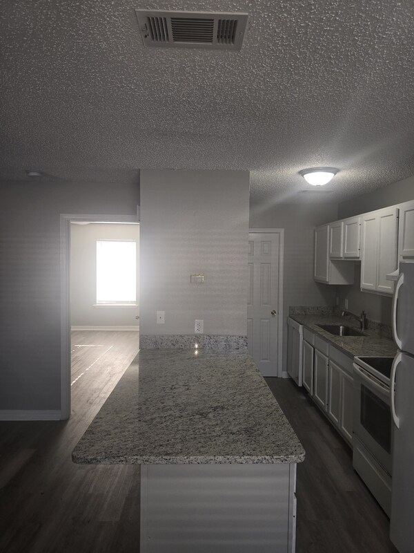 Building Photo - 42493 Barry Ct