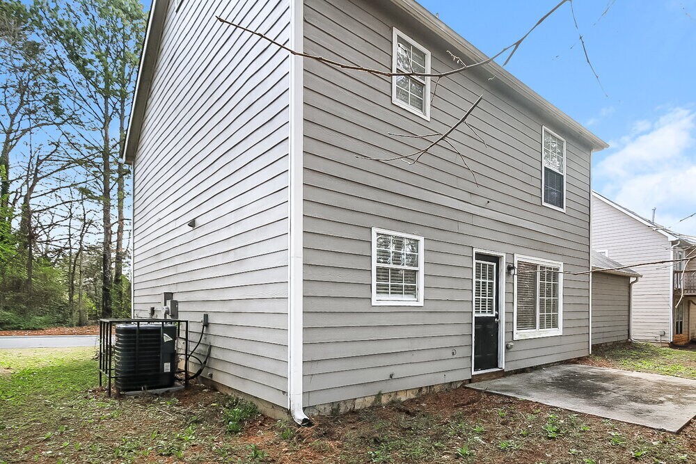 Building Photo - 1569 Dillard Rd