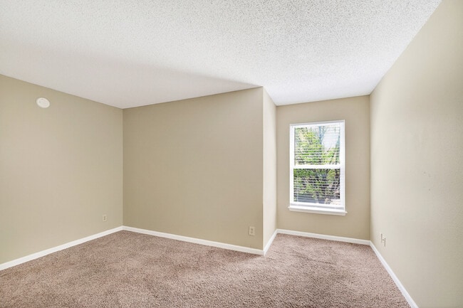 Building Photo - 2030 Orchid Bloom Ln