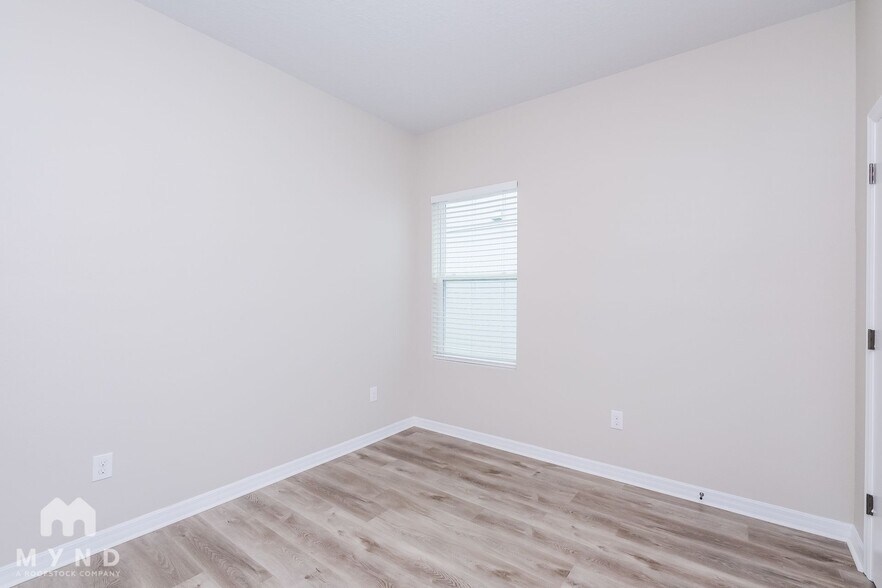 Building Photo - 5530 Silver Sun Dr