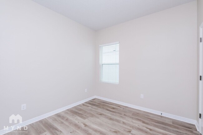 Building Photo - 5530 Silver Sun Dr