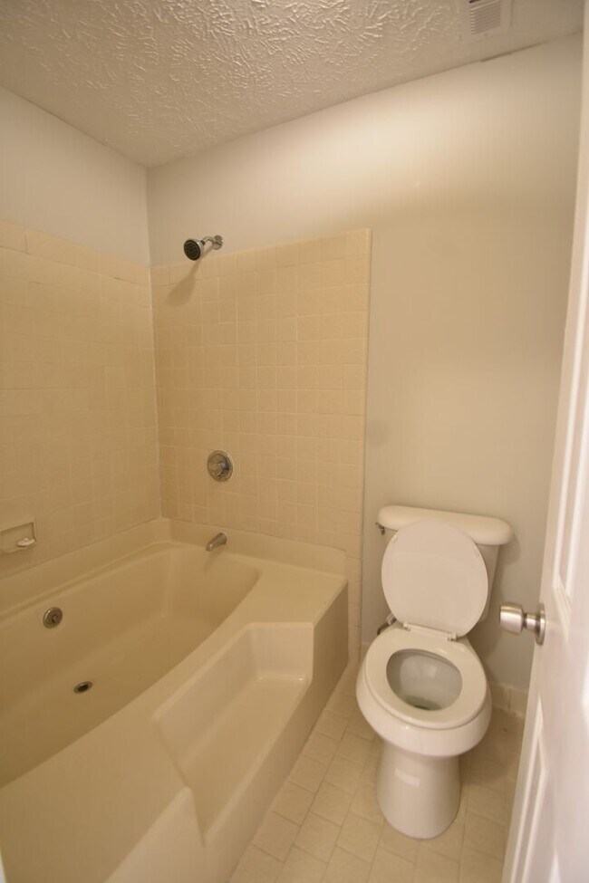 Building Photo - COMING SOON-3 BEDROOM 2 BATHROOM - NO PETS