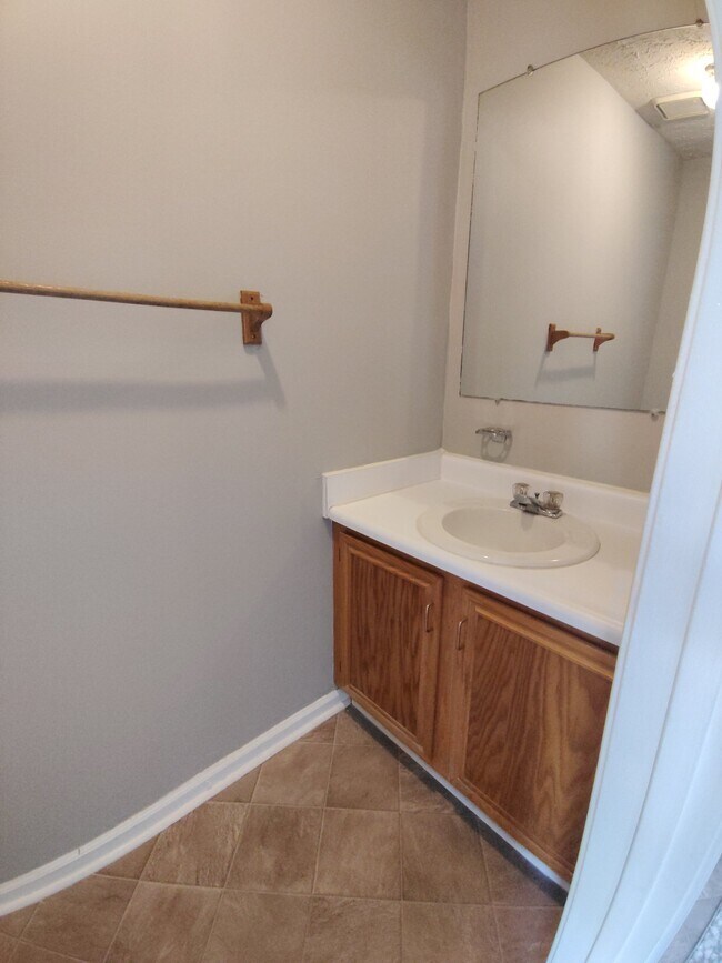 Building Photo - 16 Duiguid Dr