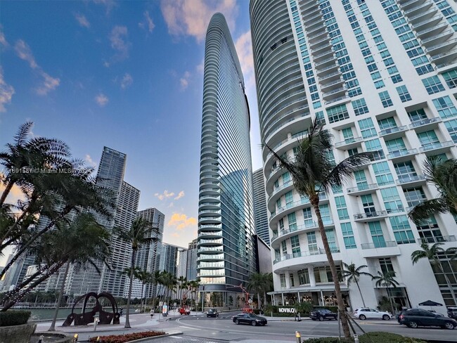 Building Photo - 300 Biscayne Blvd Way