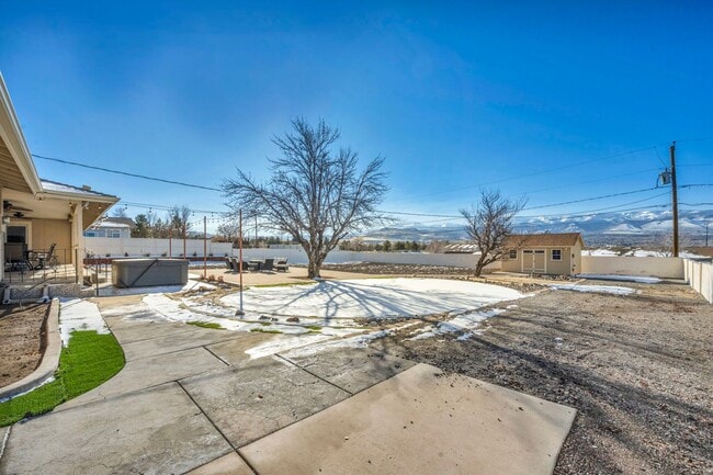 Building Photo - FULLY FURNISHED MOUNTAIN VIEW RETREAT with HOT TUB, RV PARKING & NO HOA