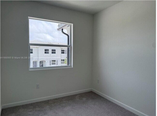 Building Photo - 1182 SE 1st Ave
