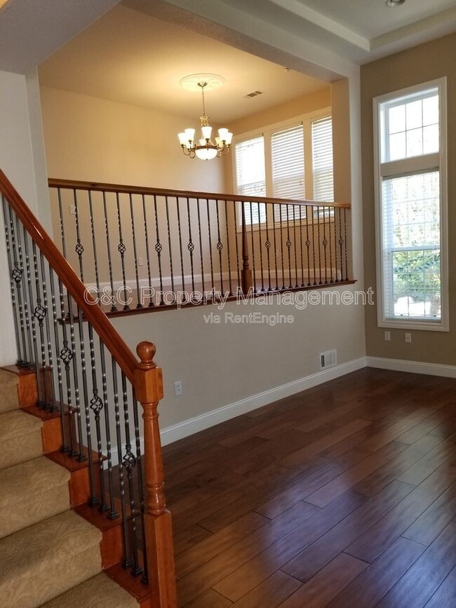Building Photo - 3687 Whitworth Dr
