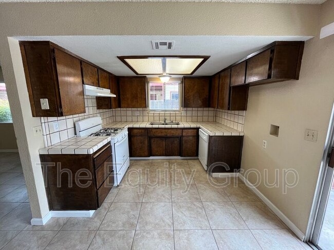 Building Photo - 826 N Williford Dr