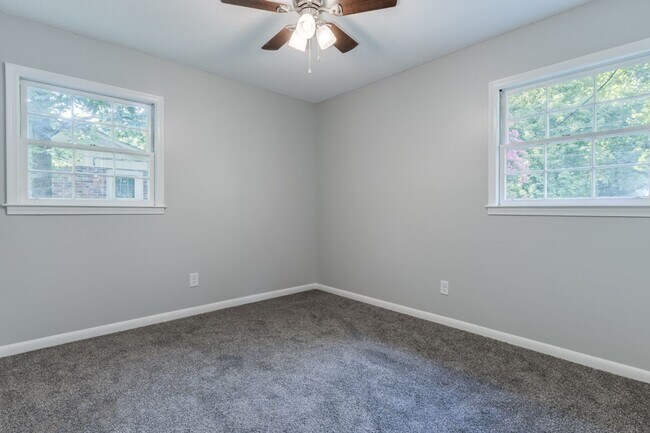 Building Photo - Spacious Home with Modern Comfort in 29223