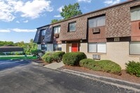 Building Photo - 2401 Cherry Hill Dr