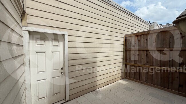 Building Photo - 5505 Live Oak St