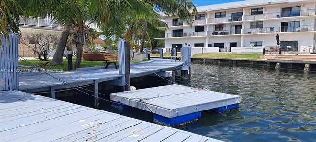 Building Photo - 468 Golden Isles Dr