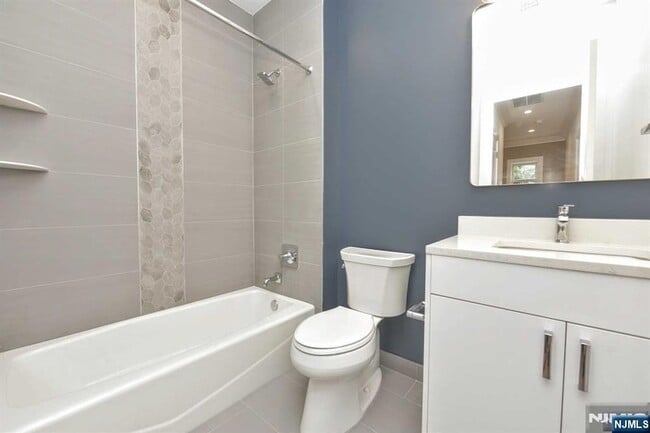 Building Photo - 108 Collignon Way