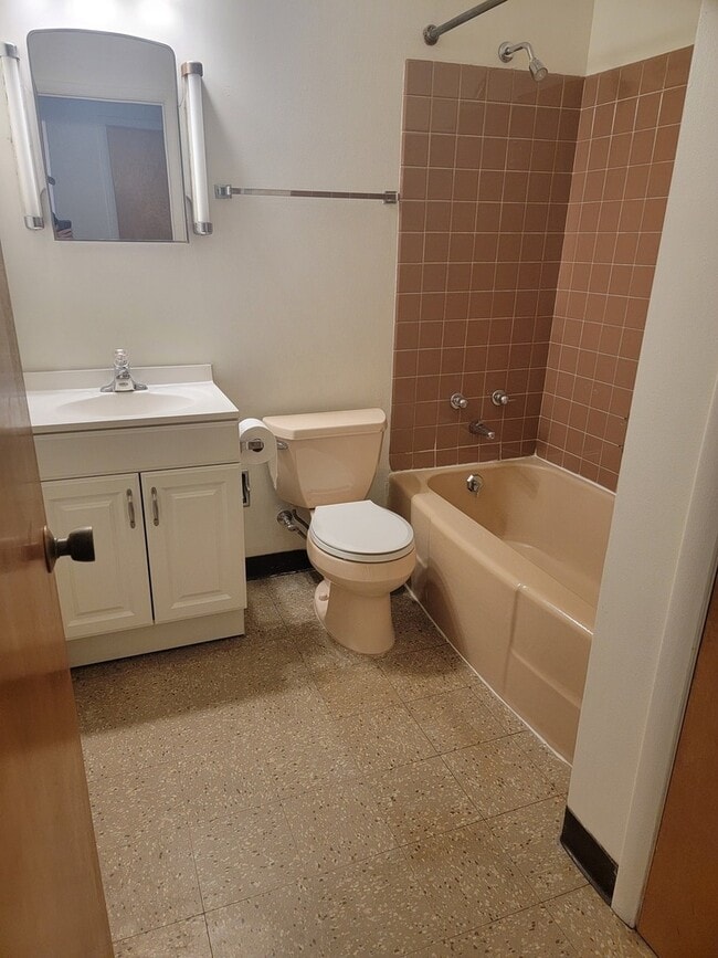 Building Photo - 144 Ann St