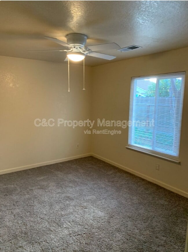Building Photo - 1738 Mt Vernon St