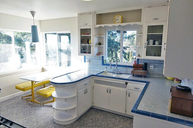 Building Photo - Hillsdale Ranch