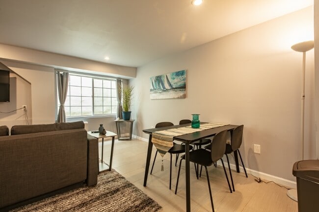 Building Photo - 234 Del Prado Dr