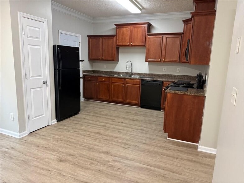 Building Photo - 6370 Olmadison Pl