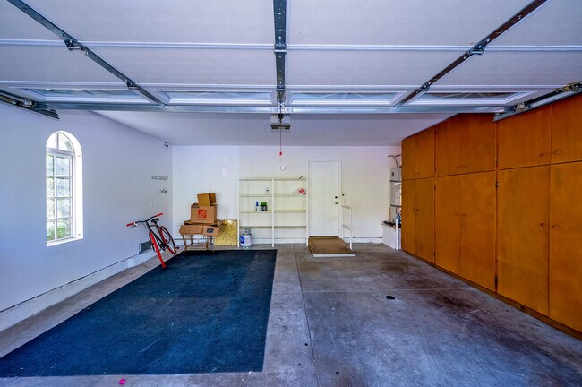 Building Photo - 620 Holbrook Ct
