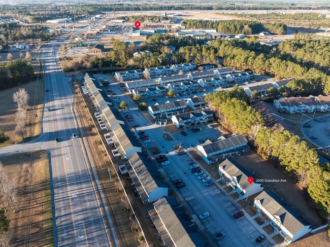 Building Photo - Move-In Ready Townhome Near Camp Lejeune