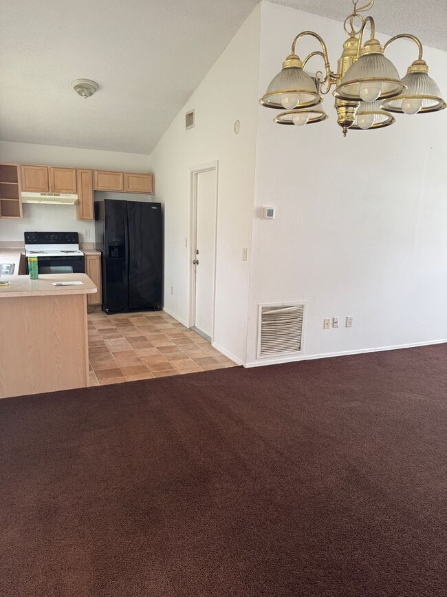 Building Photo - Beautiful Home with Cathedral Ceilings