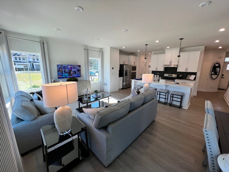 Building Photo - 180 Climbing Ivy Cir