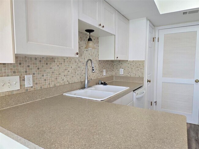 Building Photo - 4404 Travis Country Cir