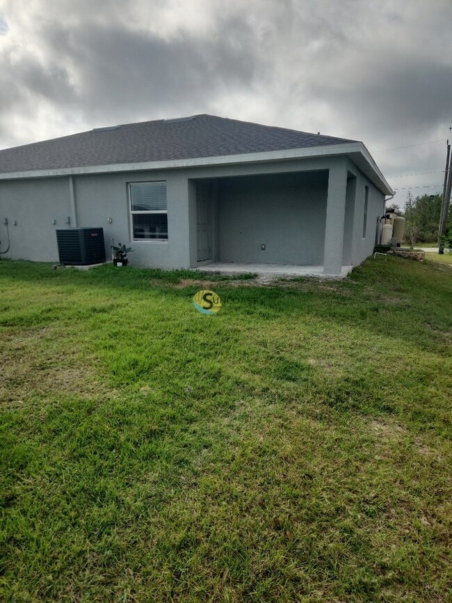 Building Photo - Move In Ready! Duplex in Port Charlotte!