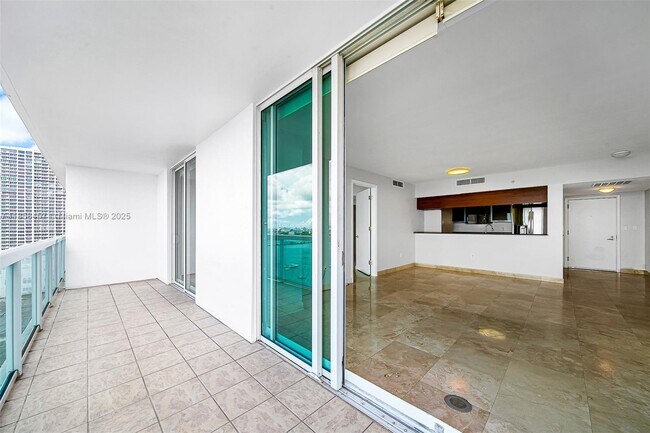 Building Photo - 1800 N Bayshore Dr