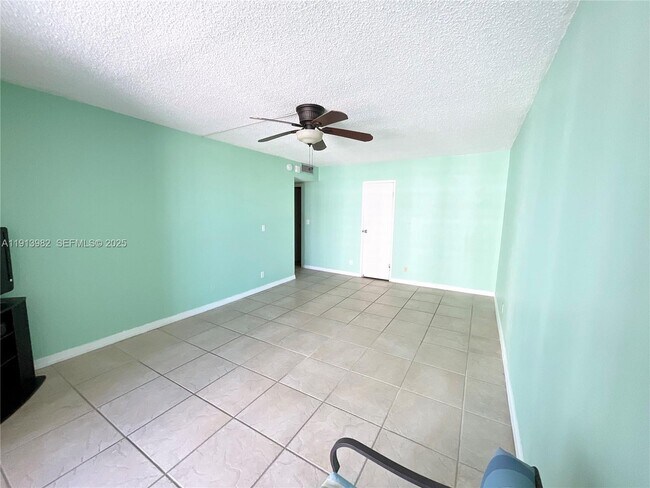 Building Photo - 2049 S Ocean Dr