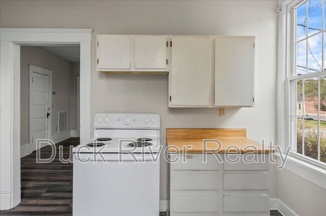 Building Photo - 1603 Highland Ave