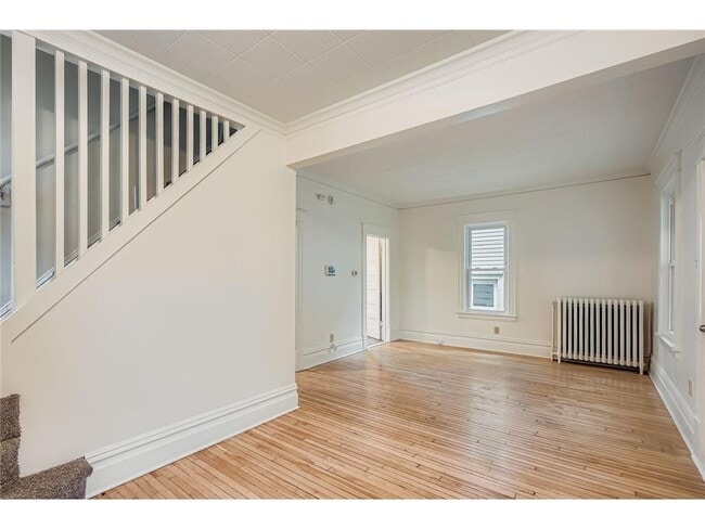 Building Photo - 595 Hawthorne Ave E