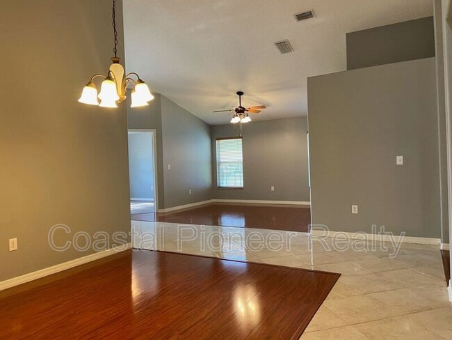 Building Photo - 10542 San Travaso Dr