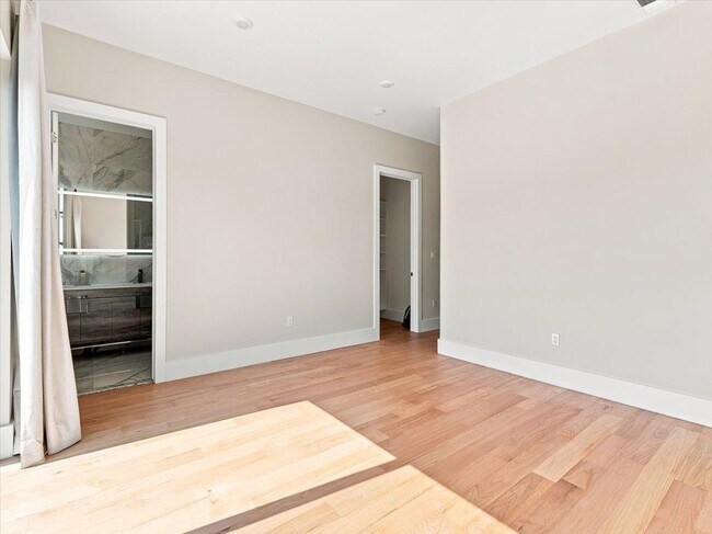 Building Photo - 220 Freeman Ave