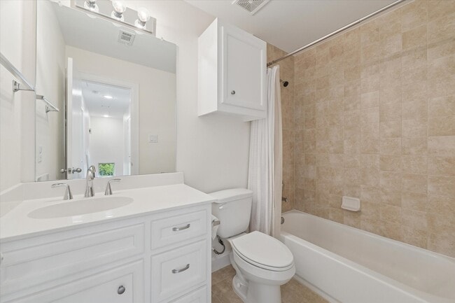 Building Photo - 701 E 40th St