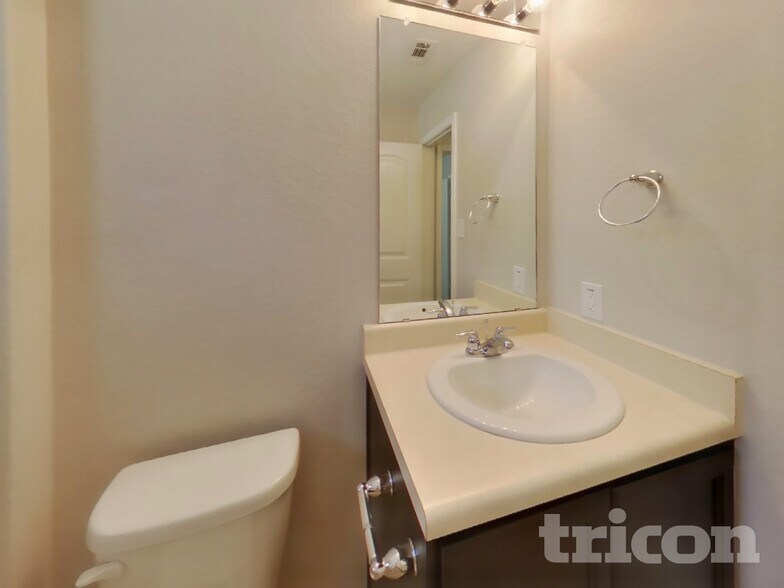 Building Photo - 2023 Emerald Edge