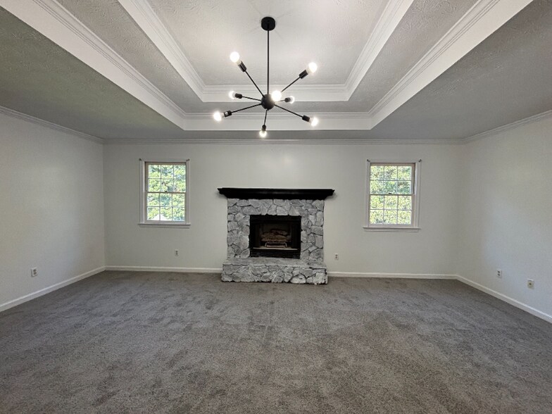 Building Photo - 2068 Lakewood Cir SW