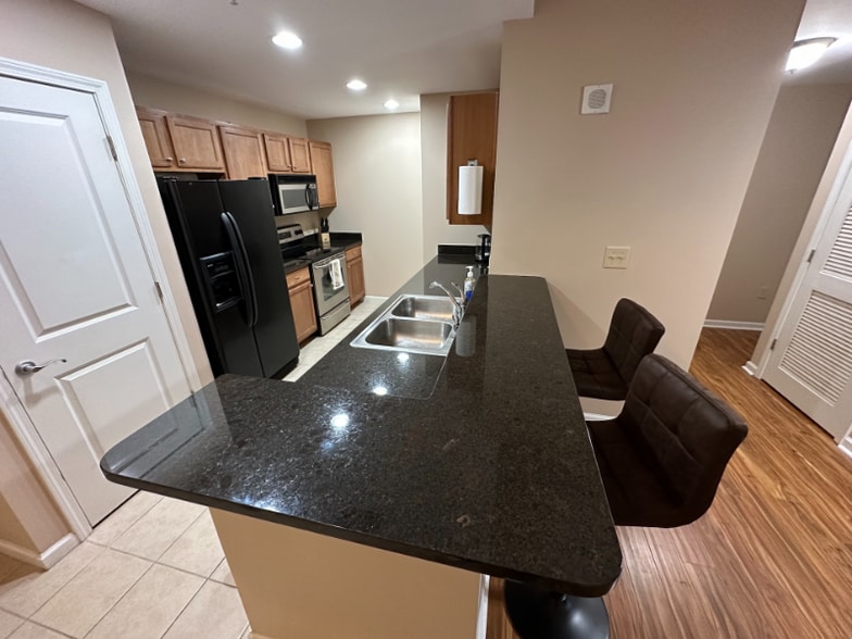 Building Photo - 3040 Peachtree Rd NW