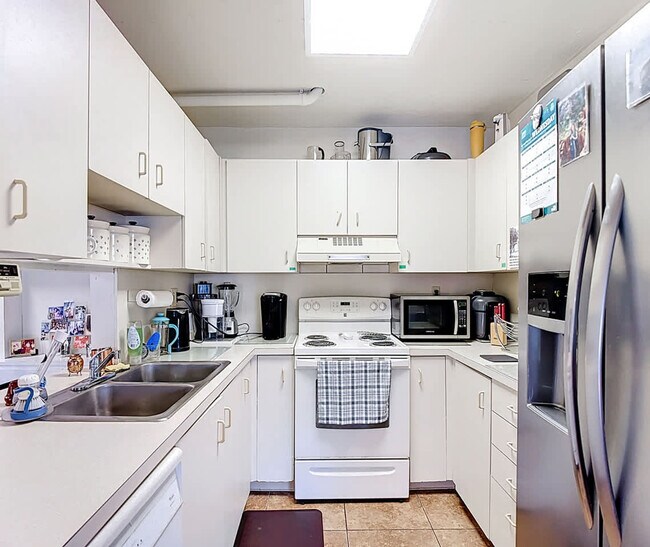 Building Photo - 693 NW 102 Pl