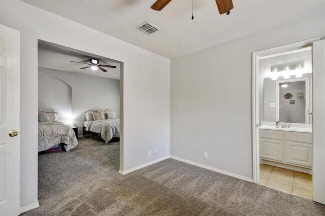 Building Photo - 2354 Oak Pebble