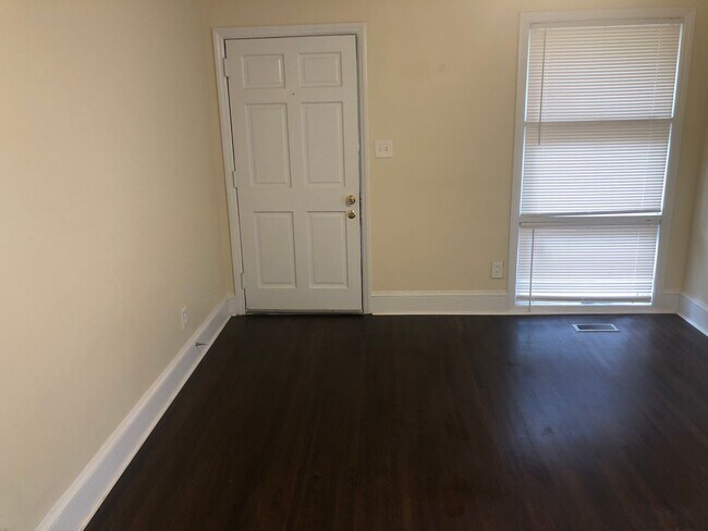 Building Photo - Dresden E - Westchester Duplex