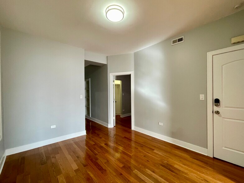 Building Photo - 4736 W Armitage Ave