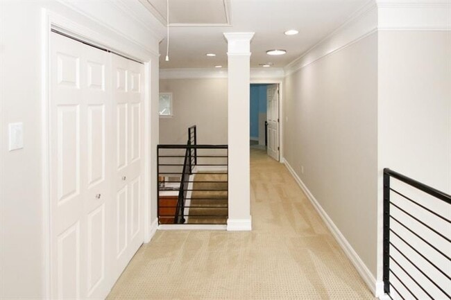 Building Photo - 1354 Brookhaven Village Cir NE