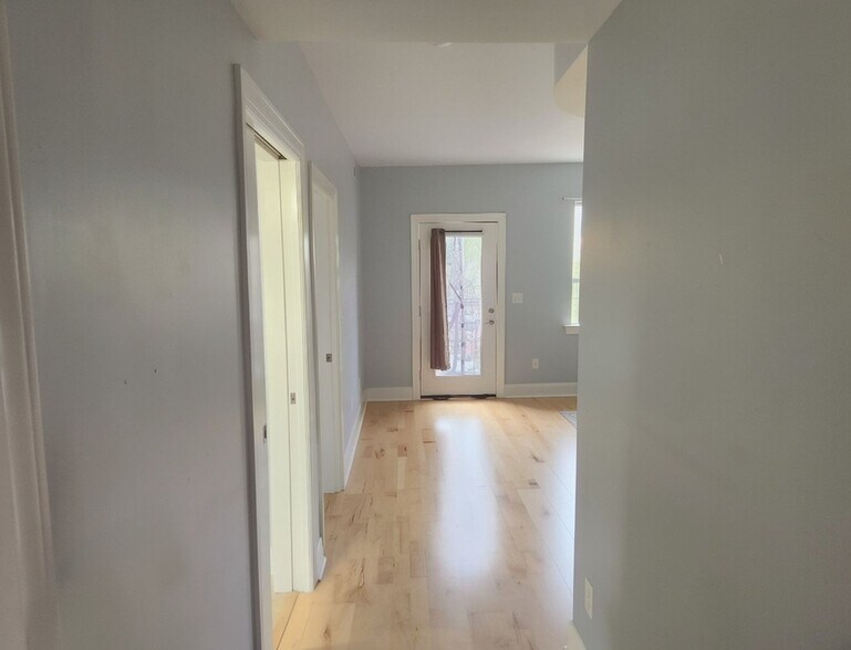 Building Photo - 2411 Brownsboro Rd