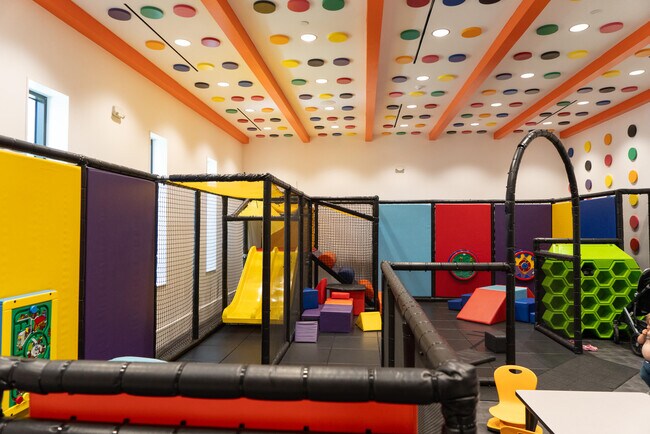 Building Photo - 8151 Laurel Falls Dr