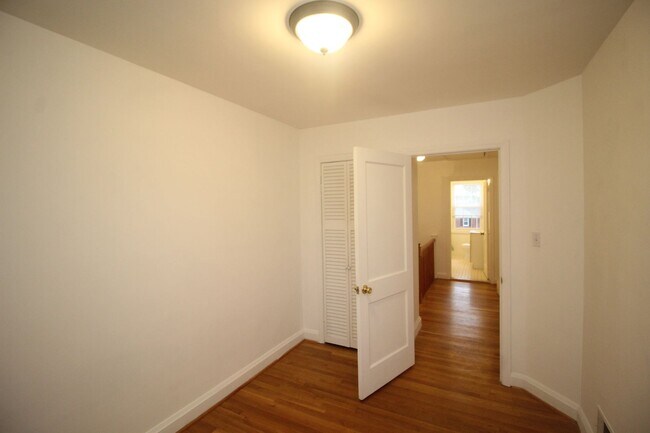 Building Photo - Lovely Towson 3bd/2ba Rowhome w/ CAC & W/D...