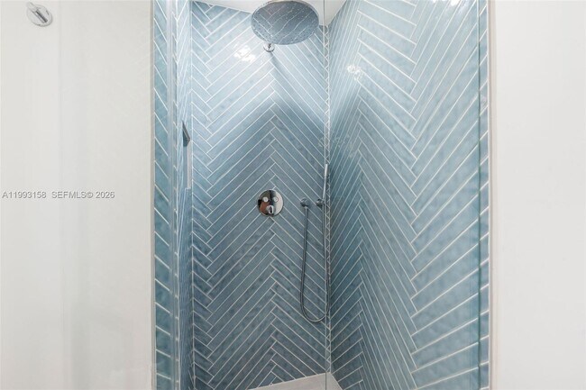 Building Photo - 634 W 47th St